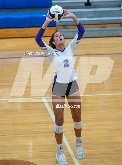 Thumbnail 3 in Cathedral vs. Brownsburg (IHSAA 4A Regional semi-final) photogallery.