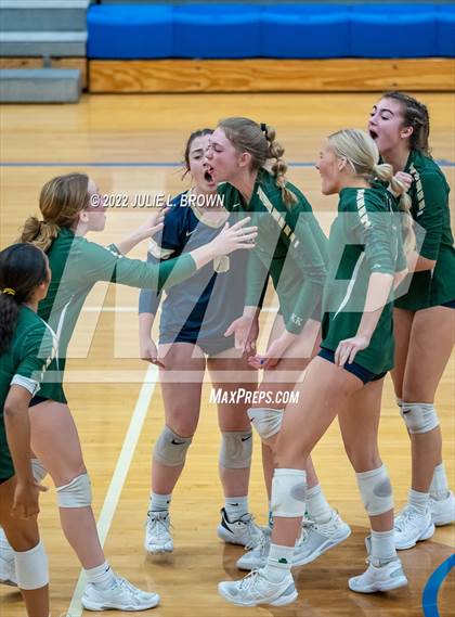 Thumbnail 2 in Cathedral vs. Brownsburg (IHSAA 4A Regional semi-final) photogallery.