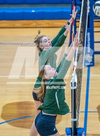 Thumbnail 2 in Cathedral vs. Brownsburg (IHSAA 4A Regional semi-final) photogallery.