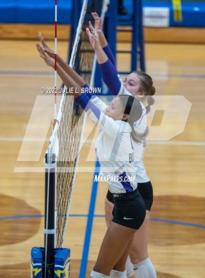 Thumbnail 1 in Cathedral vs. Brownsburg (IHSAA 4A Regional semi-final) photogallery.