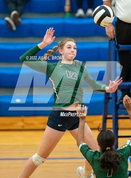 Thumbnail 2 in Cathedral vs. Brownsburg (IHSAA 4A Regional semi-final) photogallery.