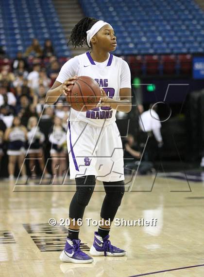 Thumbnail 3 in Sacramento vs. Elk Grove (CIF NorCal Regional D2 Final) photogallery.