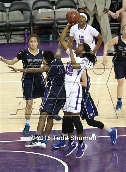 Thumbnail 2 in Sacramento vs. Elk Grove (CIF NorCal Regional D2 Final) photogallery.