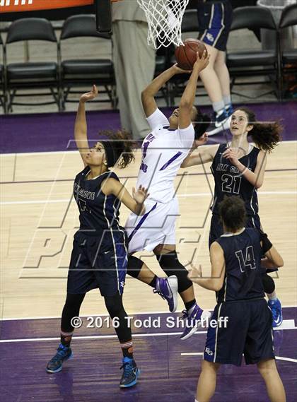 Thumbnail 3 in Sacramento vs. Elk Grove (CIF NorCal Regional D2 Final) photogallery.