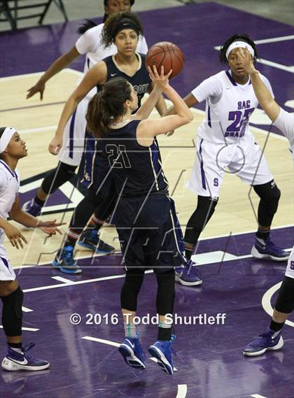 Thumbnail 2 in Sacramento vs. Elk Grove (CIF NorCal Regional D2 Final) photogallery.