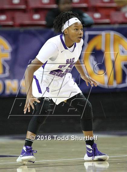 Thumbnail 3 in Sacramento vs. Elk Grove (CIF NorCal Regional D2 Final) photogallery.