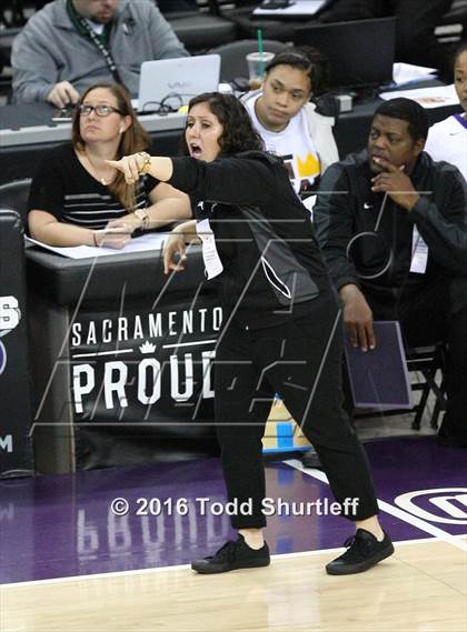 Thumbnail 2 in Sacramento vs. Elk Grove (CIF NorCal Regional D2 Final) photogallery.
