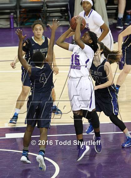 Thumbnail 3 in Sacramento vs. Elk Grove (CIF NorCal Regional D2 Final) photogallery.