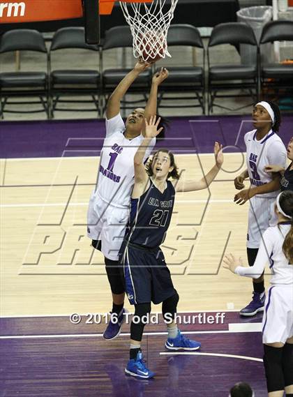 Thumbnail 3 in Sacramento vs. Elk Grove (CIF NorCal Regional D2 Final) photogallery.