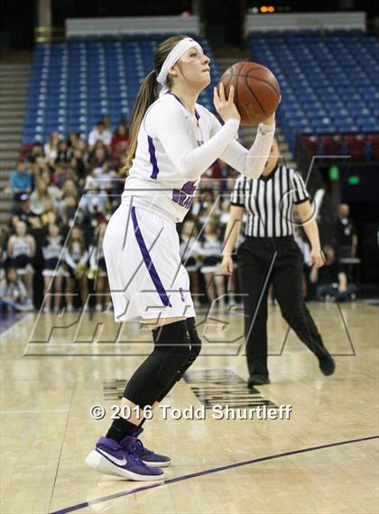 Thumbnail 2 in Sacramento vs. Elk Grove (CIF NorCal Regional D2 Final) photogallery.