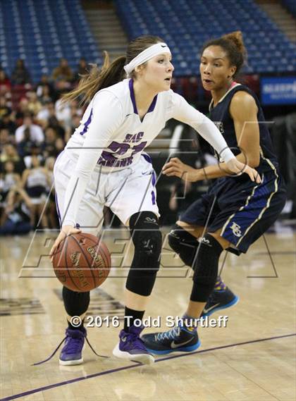 Thumbnail 3 in Sacramento vs. Elk Grove (CIF NorCal Regional D2 Final) photogallery.