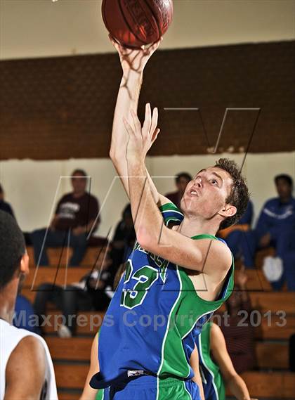 Thumbnail 3 in Salesian vs. Pacifica Christian (MaxPreps Holiday Classic) photogallery.