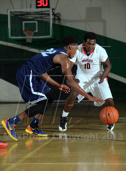 Thumbnail 1 in Compton vs. Redlands East Valley (Inland Empire Classic) photogallery.