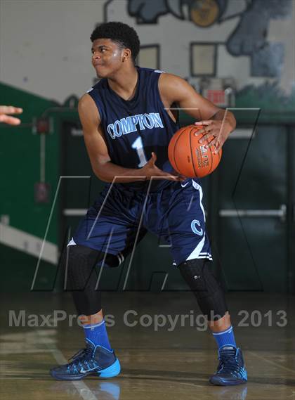 Thumbnail 2 in Compton vs. Redlands East Valley (Inland Empire Classic) photogallery.