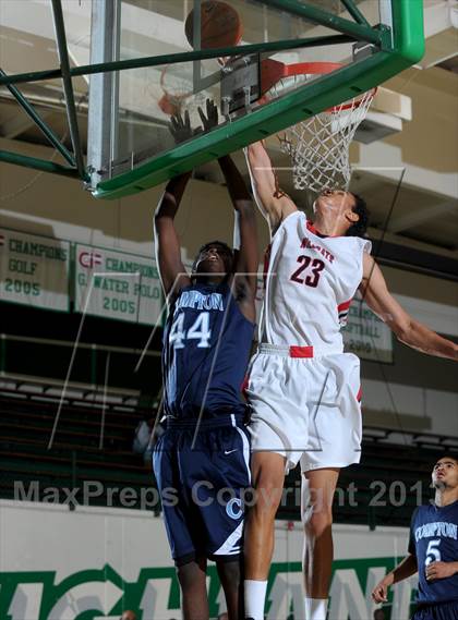 Thumbnail 1 in Compton vs. Redlands East Valley (Inland Empire Classic) photogallery.