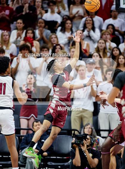 Thumbnail 2 in Bishop Alemany vs Santa Cruz (CIF State D3 Final) photogallery.