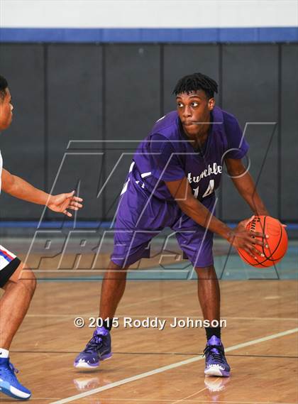 Thumbnail 2 in Dickinson vs. Humble (McDonald's Texas Invitational) photogallery.