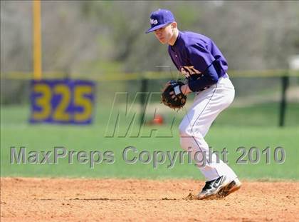 Thumbnail 2 in MIneola @ Islip photogallery.