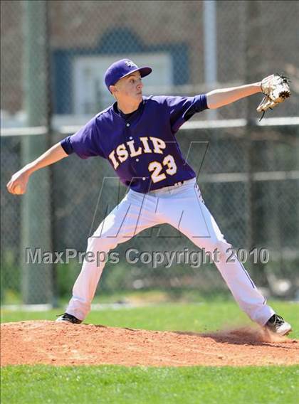 Thumbnail 2 in MIneola @ Islip photogallery.