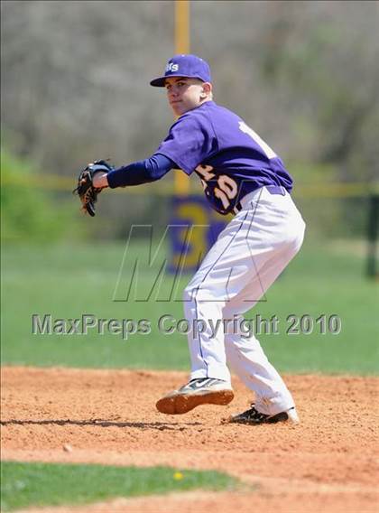 Thumbnail 3 in MIneola @ Islip photogallery.