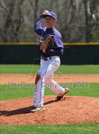 Thumbnail 3 in MIneola @ Islip photogallery.