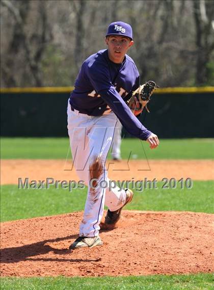 Thumbnail 1 in MIneola @ Islip photogallery.