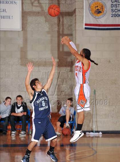 Thumbnail 1 in Maranatha Christian vs. Apple Valley (MaxPreps Holiday Classic) photogallery.