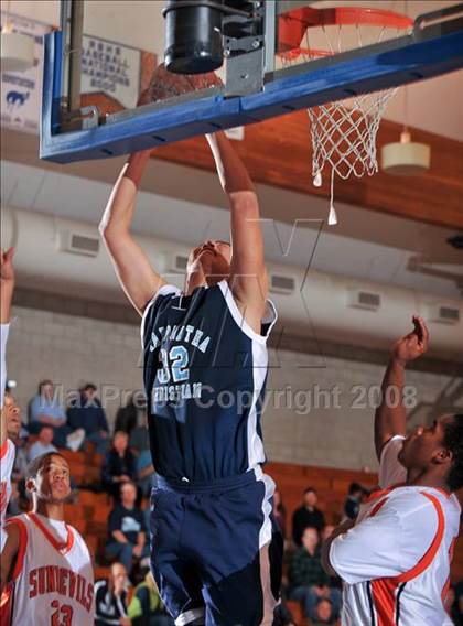 Thumbnail 3 in Maranatha Christian vs. Apple Valley (MaxPreps Holiday Classic) photogallery.