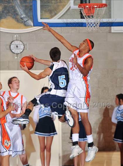 Thumbnail 1 in Maranatha Christian vs. Apple Valley (MaxPreps Holiday Classic) photogallery.