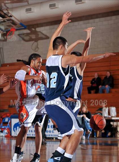 Thumbnail 3 in Maranatha Christian vs. Apple Valley (MaxPreps Holiday Classic) photogallery.