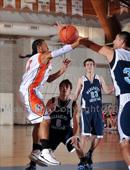 Thumbnail 3 in Maranatha Christian vs. Apple Valley (MaxPreps Holiday Classic) photogallery.