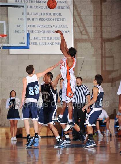 Thumbnail 2 in Maranatha Christian vs. Apple Valley (MaxPreps Holiday Classic) photogallery.