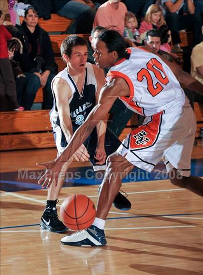Thumbnail 2 in Maranatha Christian vs. Apple Valley (MaxPreps Holiday Classic) photogallery.