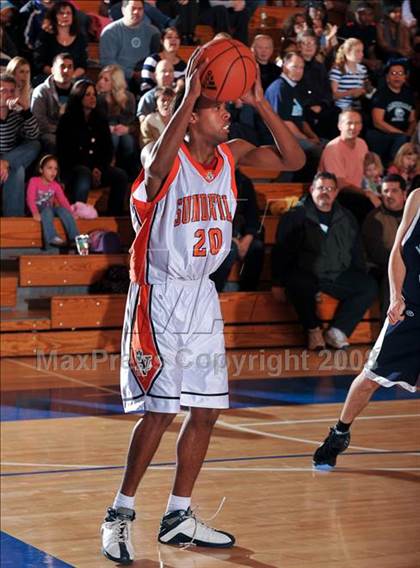 Thumbnail 3 in Maranatha Christian vs. Apple Valley (MaxPreps Holiday Classic) photogallery.