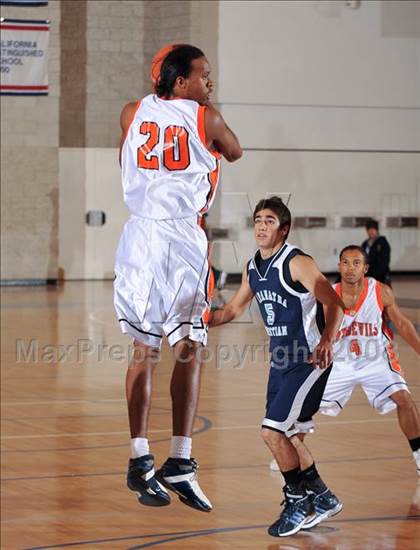 Thumbnail 3 in Maranatha Christian vs. Apple Valley (MaxPreps Holiday Classic) photogallery.