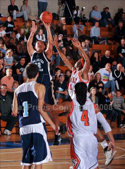 Thumbnail 3 in Maranatha Christian vs. Apple Valley (MaxPreps Holiday Classic) photogallery.