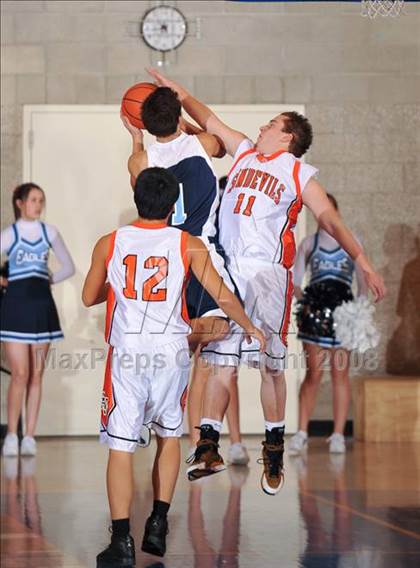 Thumbnail 3 in Maranatha Christian vs. Apple Valley (MaxPreps Holiday Classic) photogallery.