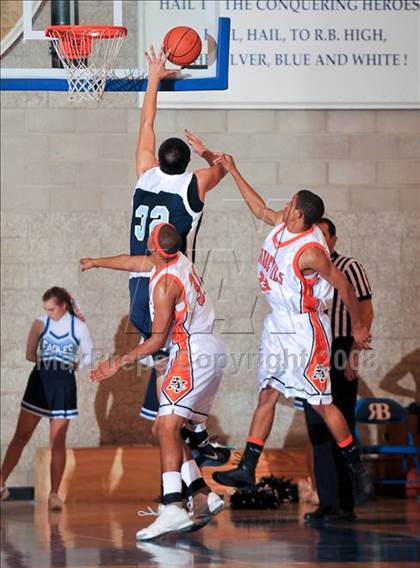 Thumbnail 2 in Maranatha Christian vs. Apple Valley (MaxPreps Holiday Classic) photogallery.