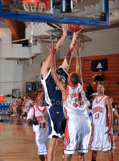 Thumbnail 2 in Maranatha Christian vs. Apple Valley (MaxPreps Holiday Classic) photogallery.