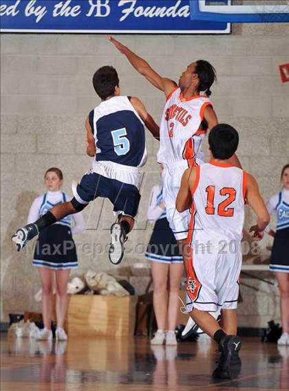 Thumbnail 3 in Maranatha Christian vs. Apple Valley (MaxPreps Holiday Classic) photogallery.
