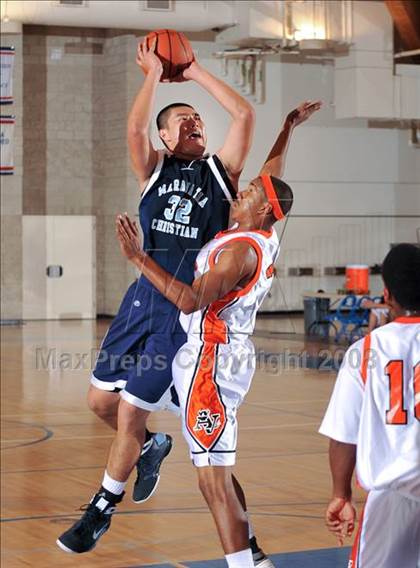 Thumbnail 1 in Maranatha Christian vs. Apple Valley (MaxPreps Holiday Classic) photogallery.