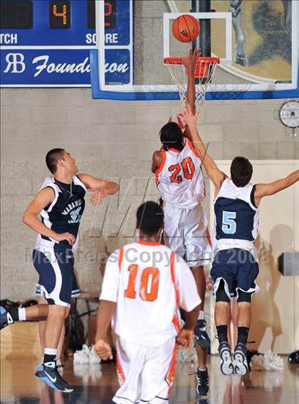Thumbnail 2 in Maranatha Christian vs. Apple Valley (MaxPreps Holiday Classic) photogallery.