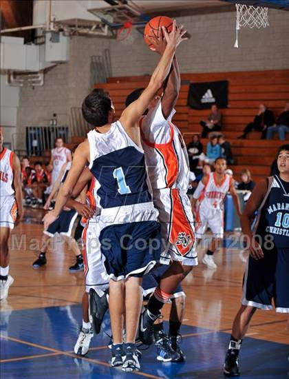 Thumbnail 1 in Maranatha Christian vs. Apple Valley (MaxPreps Holiday Classic) photogallery.