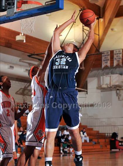Thumbnail 2 in Maranatha Christian vs. Apple Valley (MaxPreps Holiday Classic) photogallery.