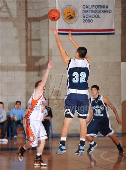 Thumbnail 3 in Maranatha Christian vs. Apple Valley (MaxPreps Holiday Classic) photogallery.