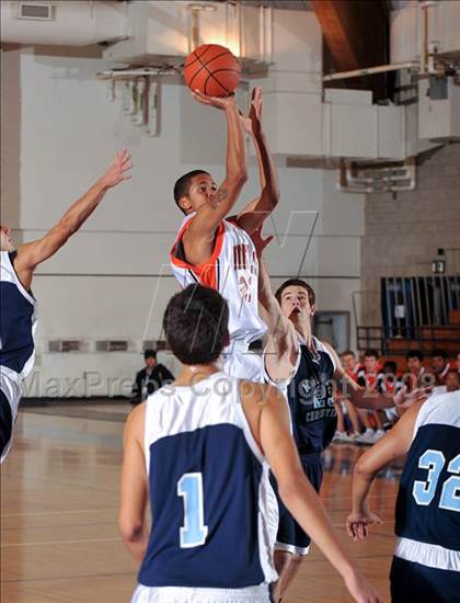 Thumbnail 2 in Maranatha Christian vs. Apple Valley (MaxPreps Holiday Classic) photogallery.