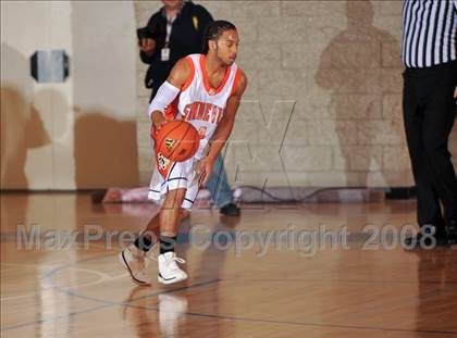 Thumbnail 3 in Maranatha Christian vs. Apple Valley (MaxPreps Holiday Classic) photogallery.