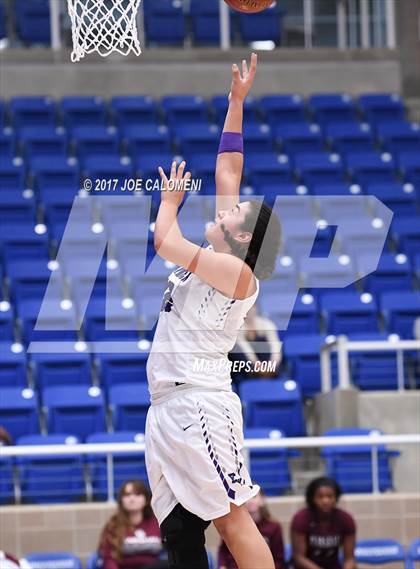 Thumbnail 3 in Marshall vs Warren photogallery.