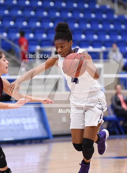 Thumbnail 2 in Marshall vs Warren photogallery.