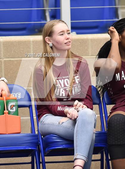 Thumbnail 3 in Marshall vs Warren photogallery.